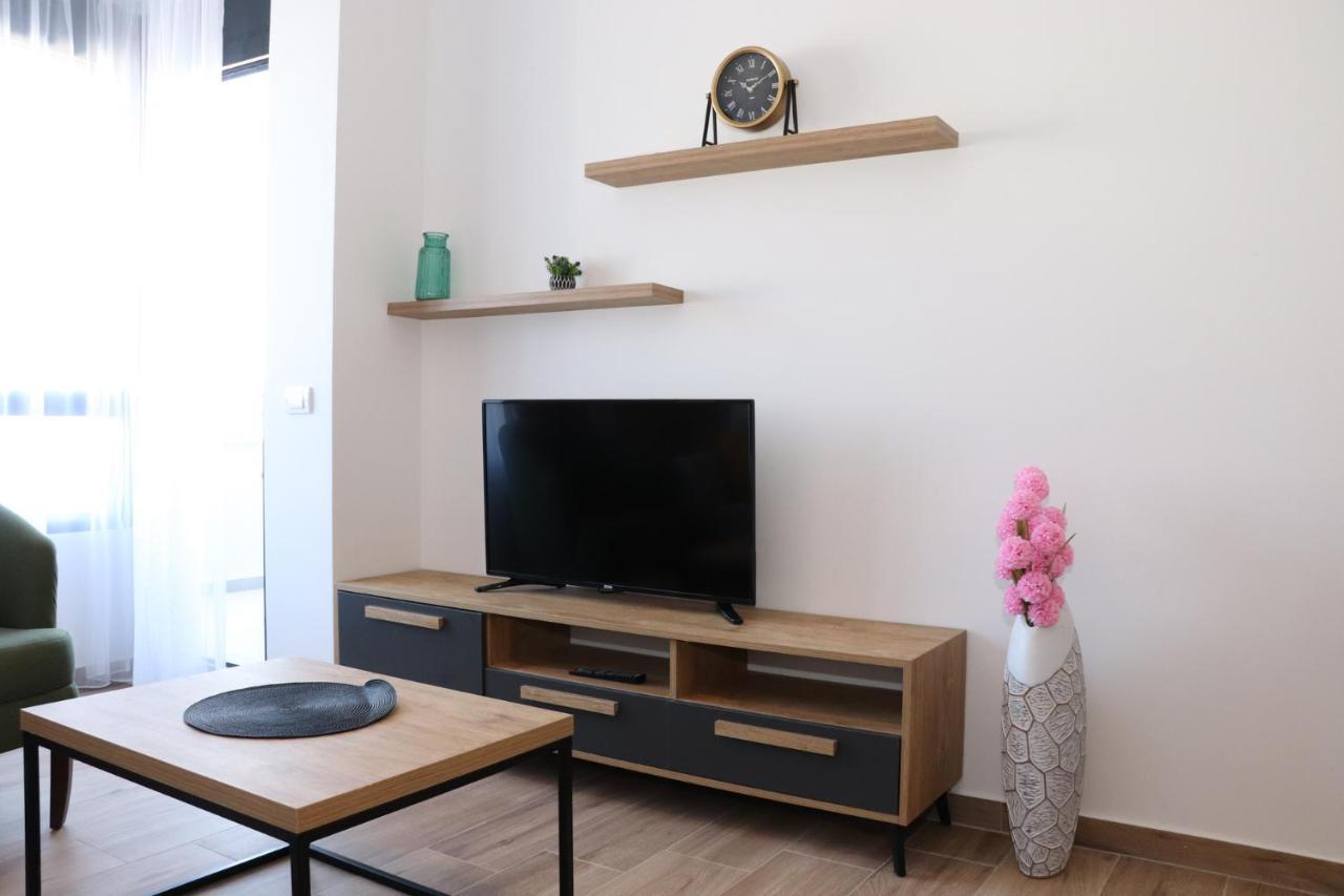 Eagles Apartments & Suites Ulcinj Buitenkant foto