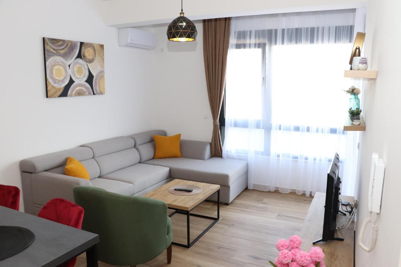 Eagles Apartments & Suites Ulcinj Buitenkant foto