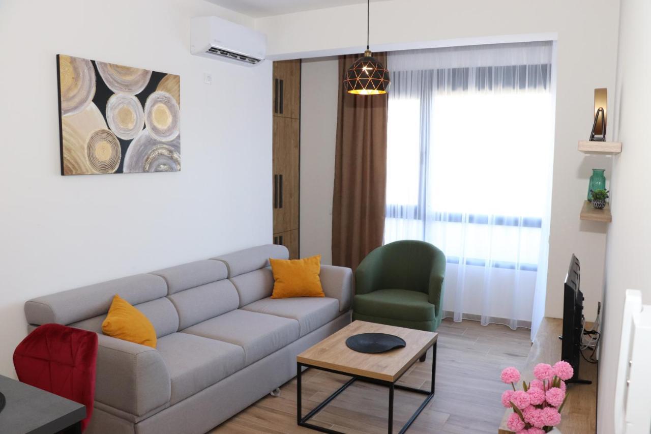 Eagles Apartments & Suites Ulcinj Buitenkant foto