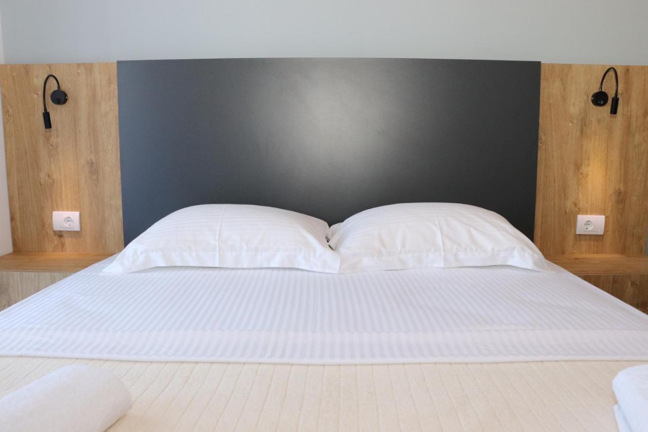 Eagles Apartments & Suites Ulcinj Buitenkant foto