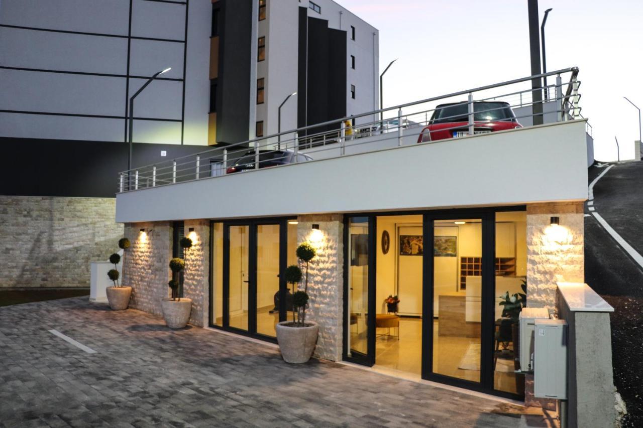 Eagles Apartments & Suites Ulcinj Buitenkant foto