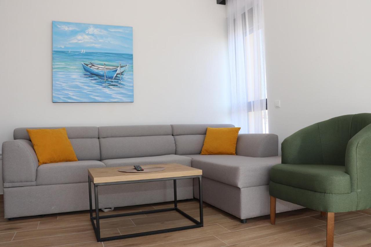 Eagles Apartments & Suites Ulcinj Buitenkant foto