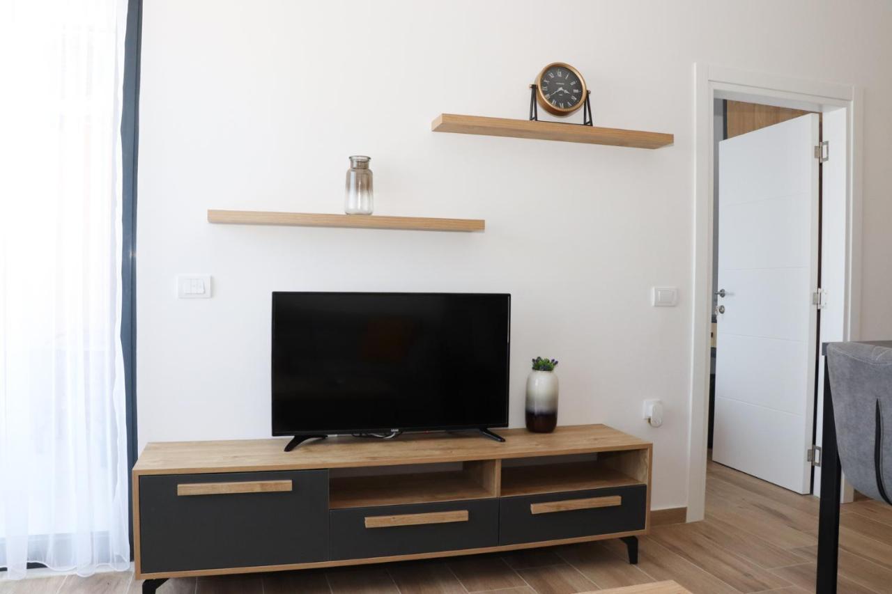 Eagles Apartments & Suites Ulcinj Buitenkant foto