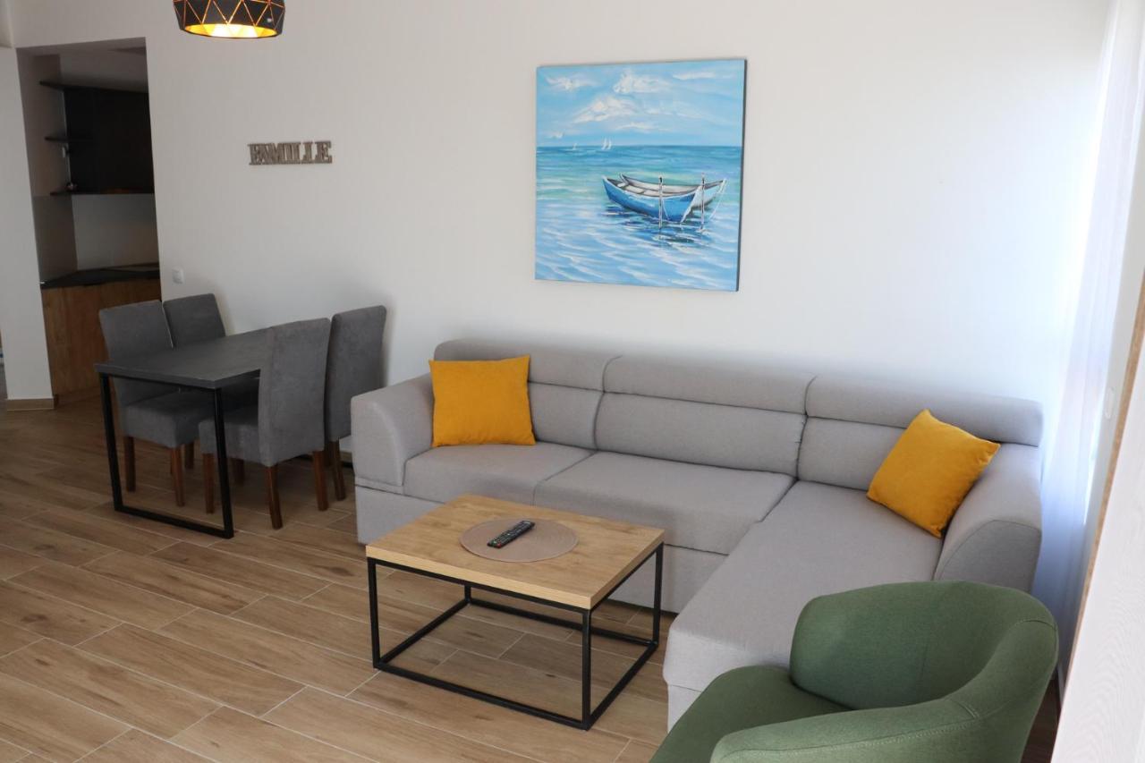 Eagles Apartments & Suites Ulcinj Buitenkant foto