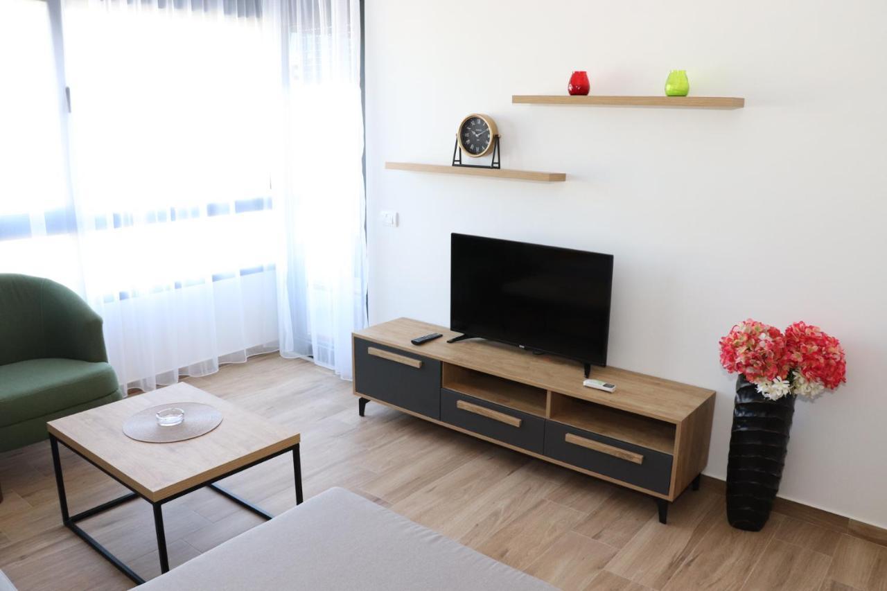 Eagles Apartments & Suites Ulcinj Buitenkant foto