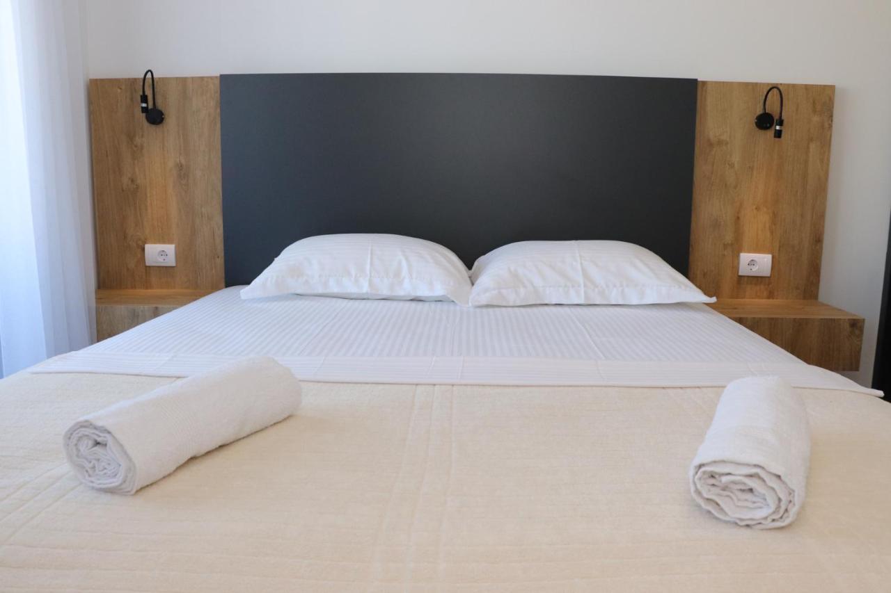 Eagles Apartments & Suites Ulcinj Buitenkant foto