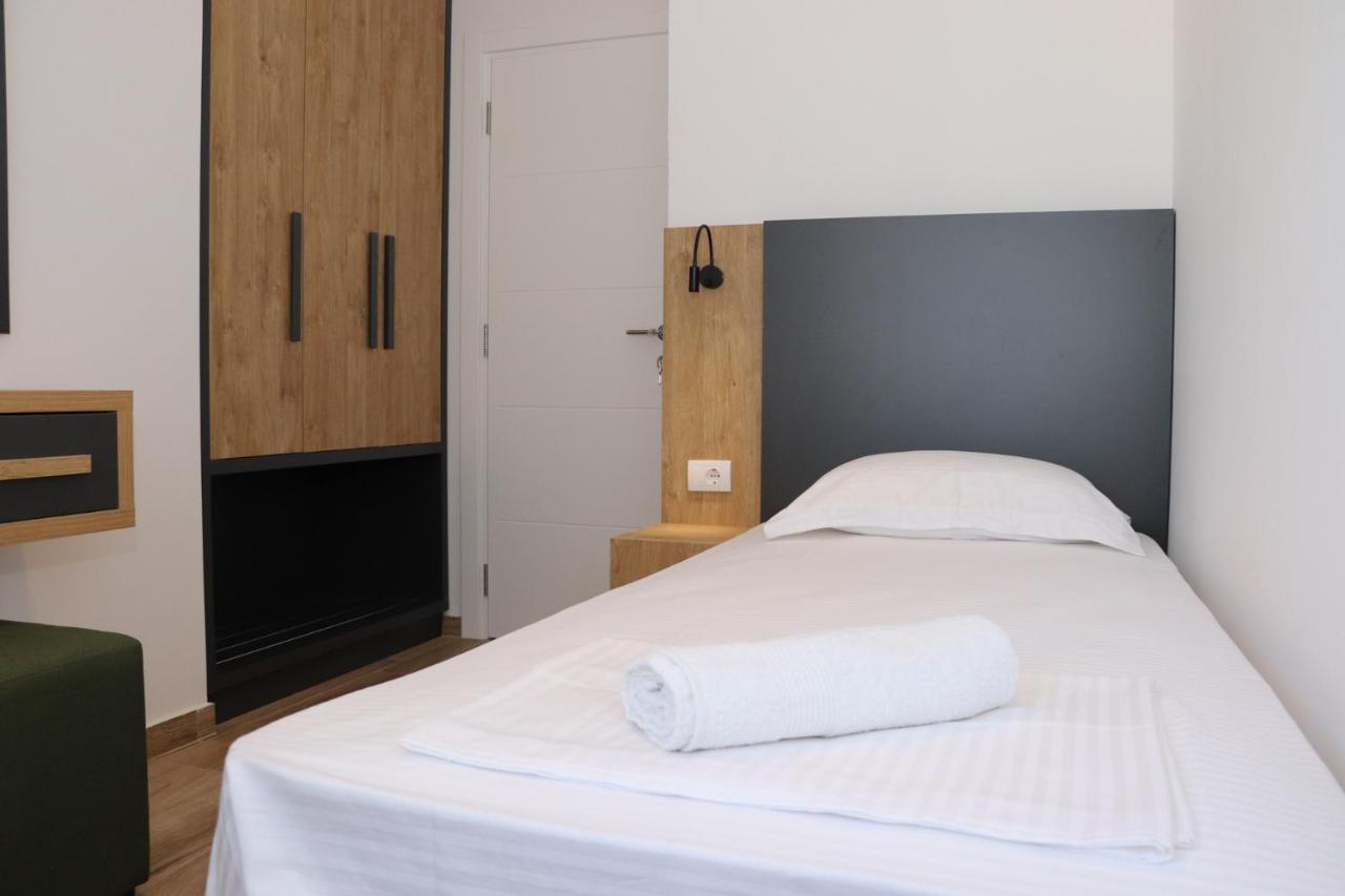 Eagles Apartments & Suites Ulcinj Buitenkant foto