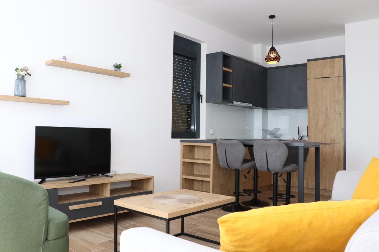 Eagles Apartments & Suites Ulcinj Buitenkant foto