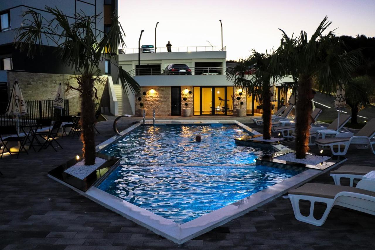 Eagles Apartments & Suites Ulcinj Buitenkant foto