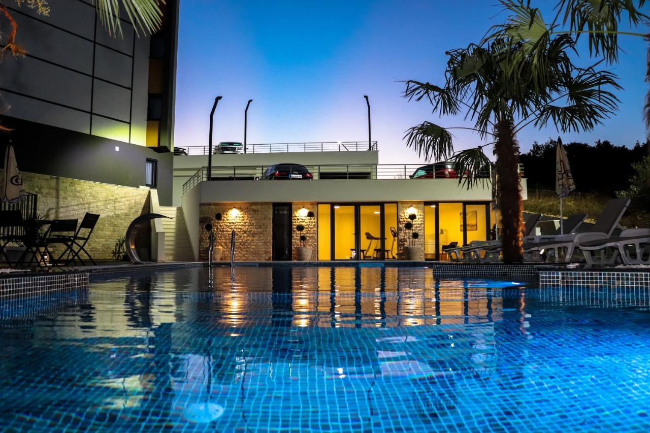 Eagles Apartments & Suites Ulcinj Buitenkant foto