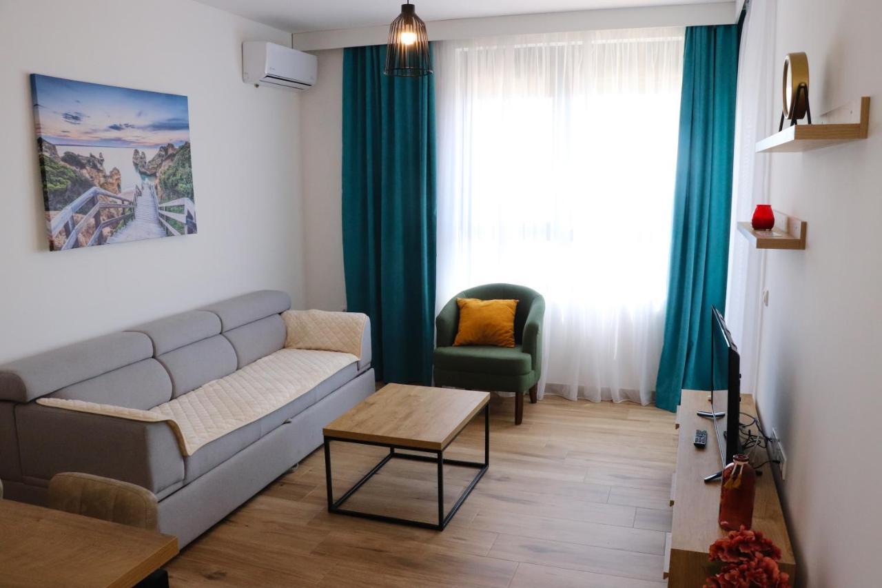 Eagles Apartments & Suites Ulcinj Buitenkant foto
